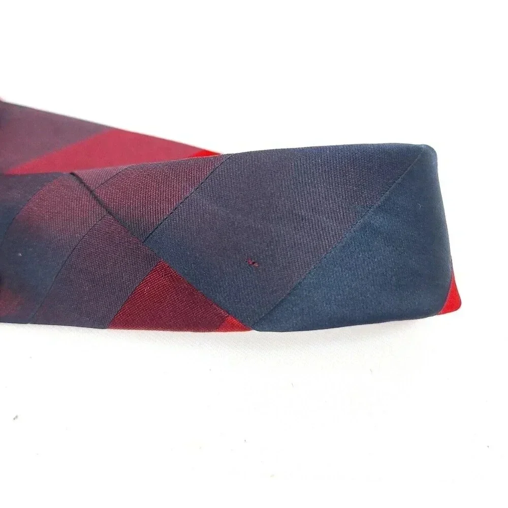 Oscar de la Renta Mens Tie Navy Blue Red Burgundy Diagonal Stripe Ombre Designer